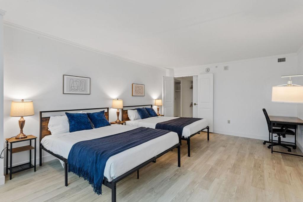 Cozysuites At Showboat 2br3ba In Town Apartment *