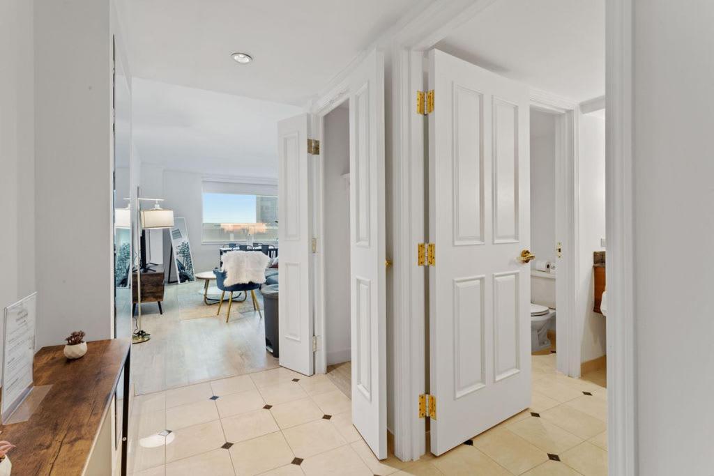 Cozysuites At Showboat 2br3ba In Town *