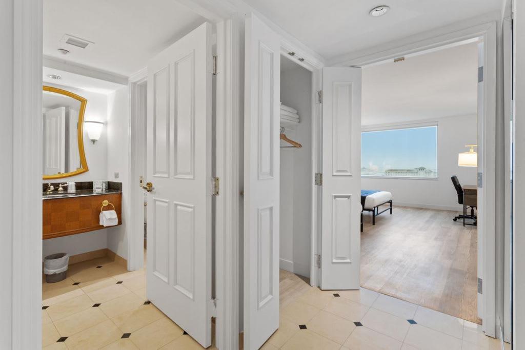 Cozysuites At Showboat 2br3ba In Town Apartment
