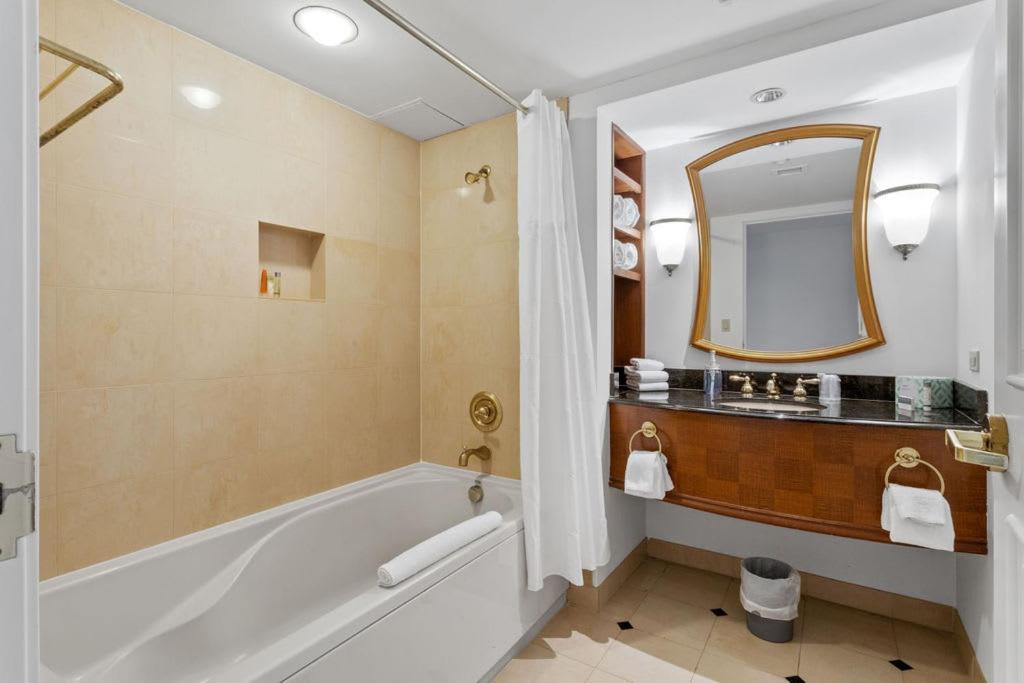 Cozysuites At Showboat 2br3ba In Town Apartment