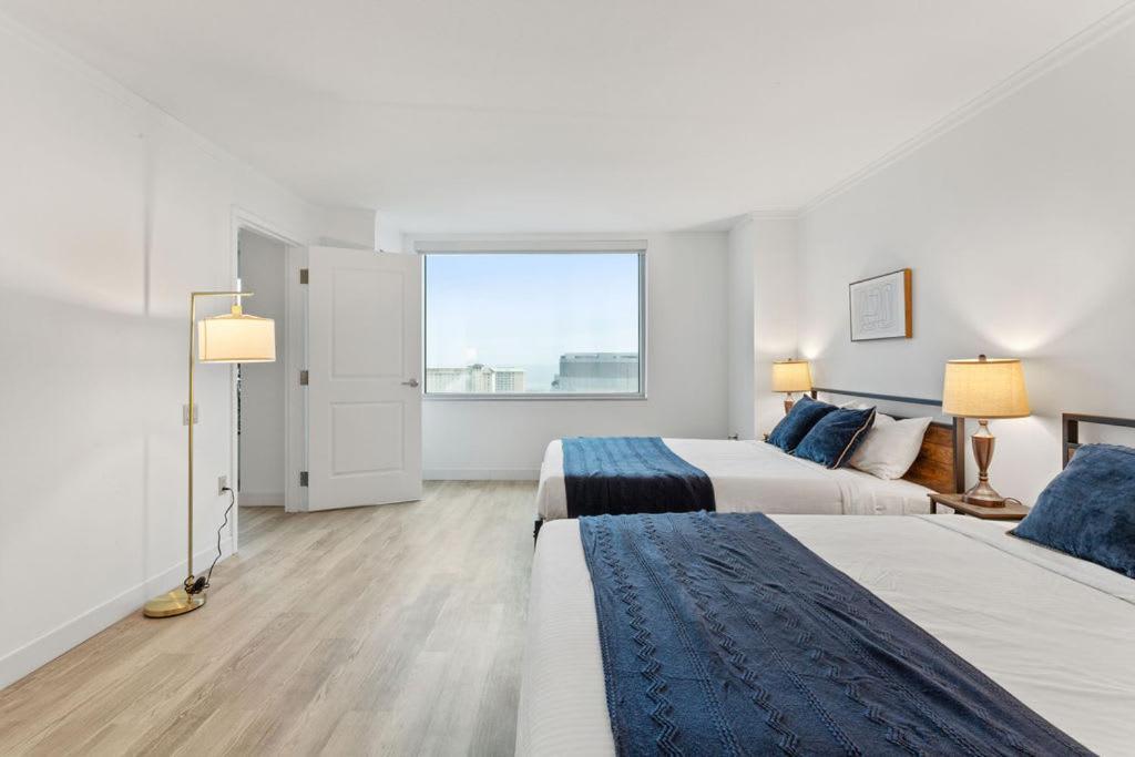 Cozysuites At Showboat 2br3ba In Town Apartment