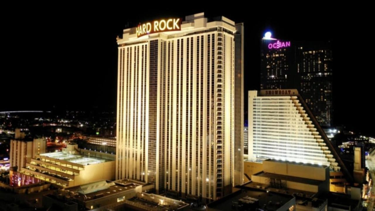 Cozysuites At Showboat 2br3ba In Town Apartment *