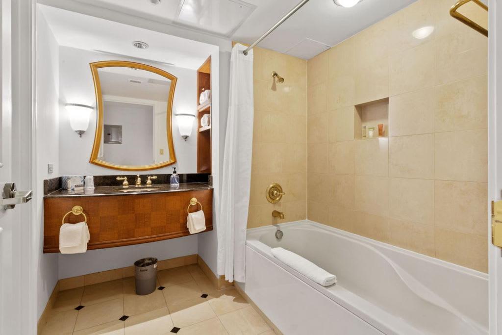 Cozysuites At Showboat 2br3ba In Town